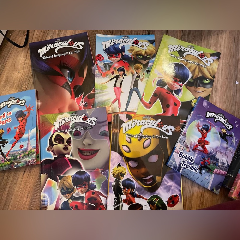 Miraculous ladybug comics/books and two mini figures
